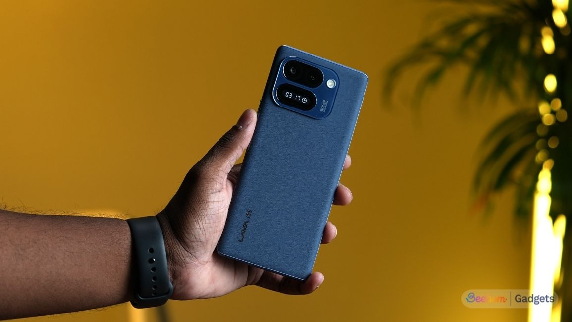 Hands-on shot of the Lava Virat Curve 2