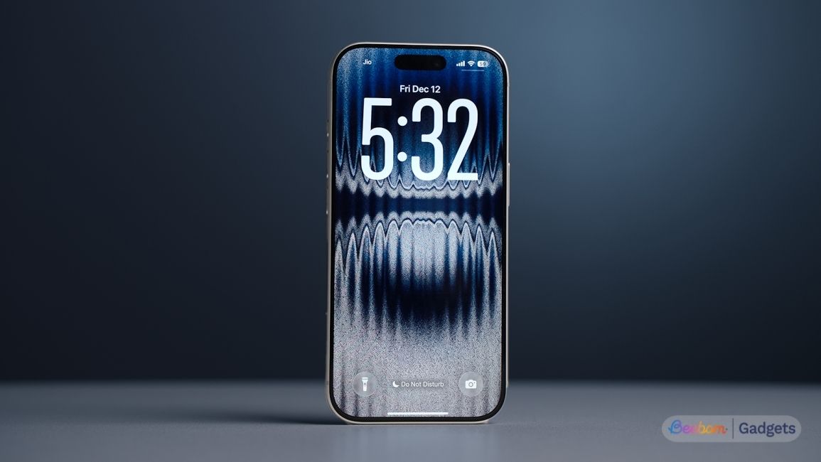 iPhone 17 Pro front display showcase