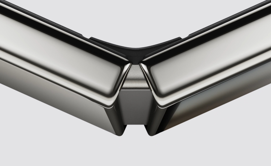 iPhone Duo hinge
