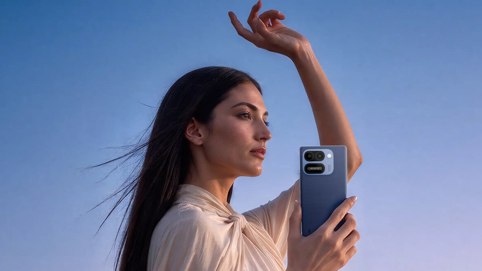 View of a model holding the Lava Virat Curve