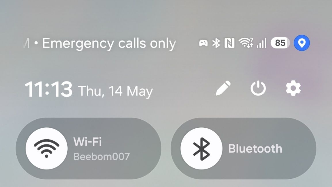 Blue location access marker in the top right corner of One UI 9 screen