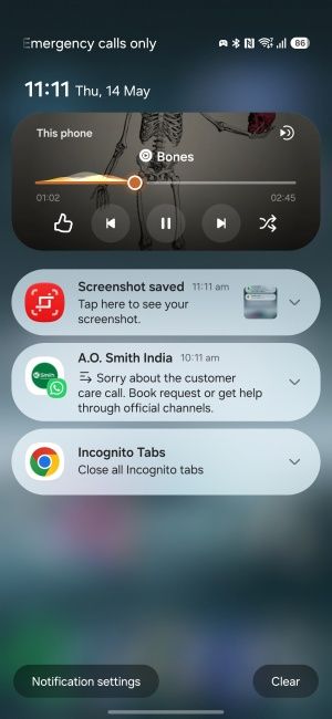 One UI 9 revamped media player on Lock screen with notifications