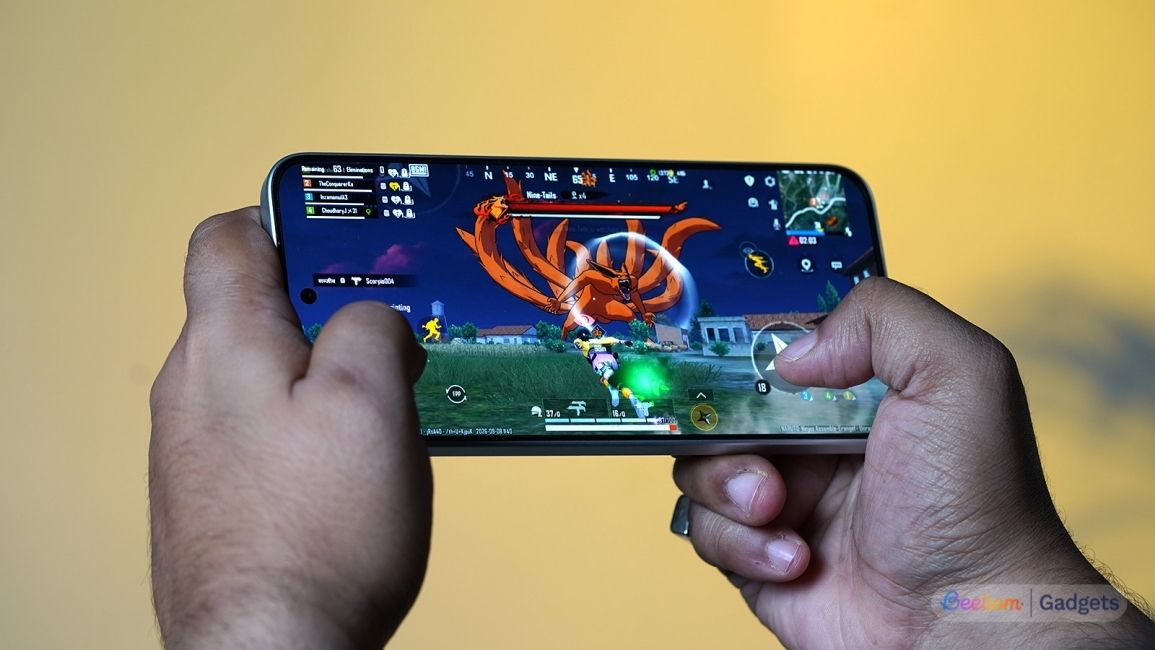 Poco X8 hands on shot playing games