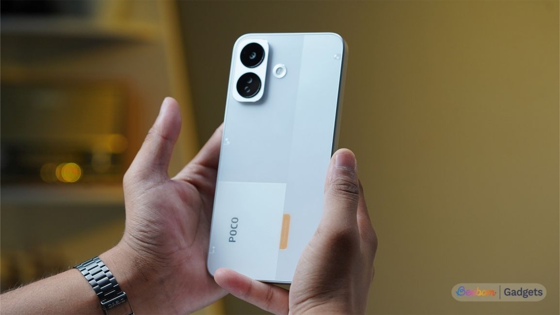 Poco X8 hands on shot showing the design 2