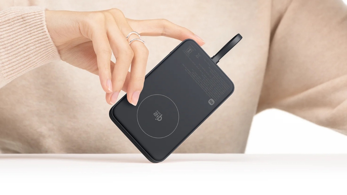 Xiaomi Qi2.2 Magnetic Power Bank 10,000mAh in Black colourway Xiaomi Qi2.2 Magnetic Power Bank 10,000mAh in Black colourway