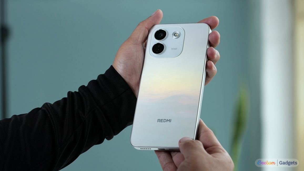 Holding the Redmi Note 17 Pro Max secret sunset variant with two hands