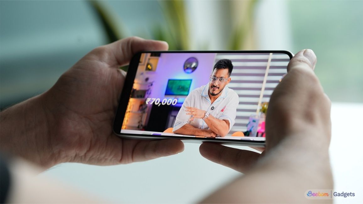 Watching Beebom YouTube video on Redmi Note 17 Pro Max