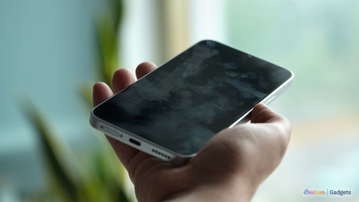 Fingerprints and smudges on Redmi Note 17 Pro Max screen