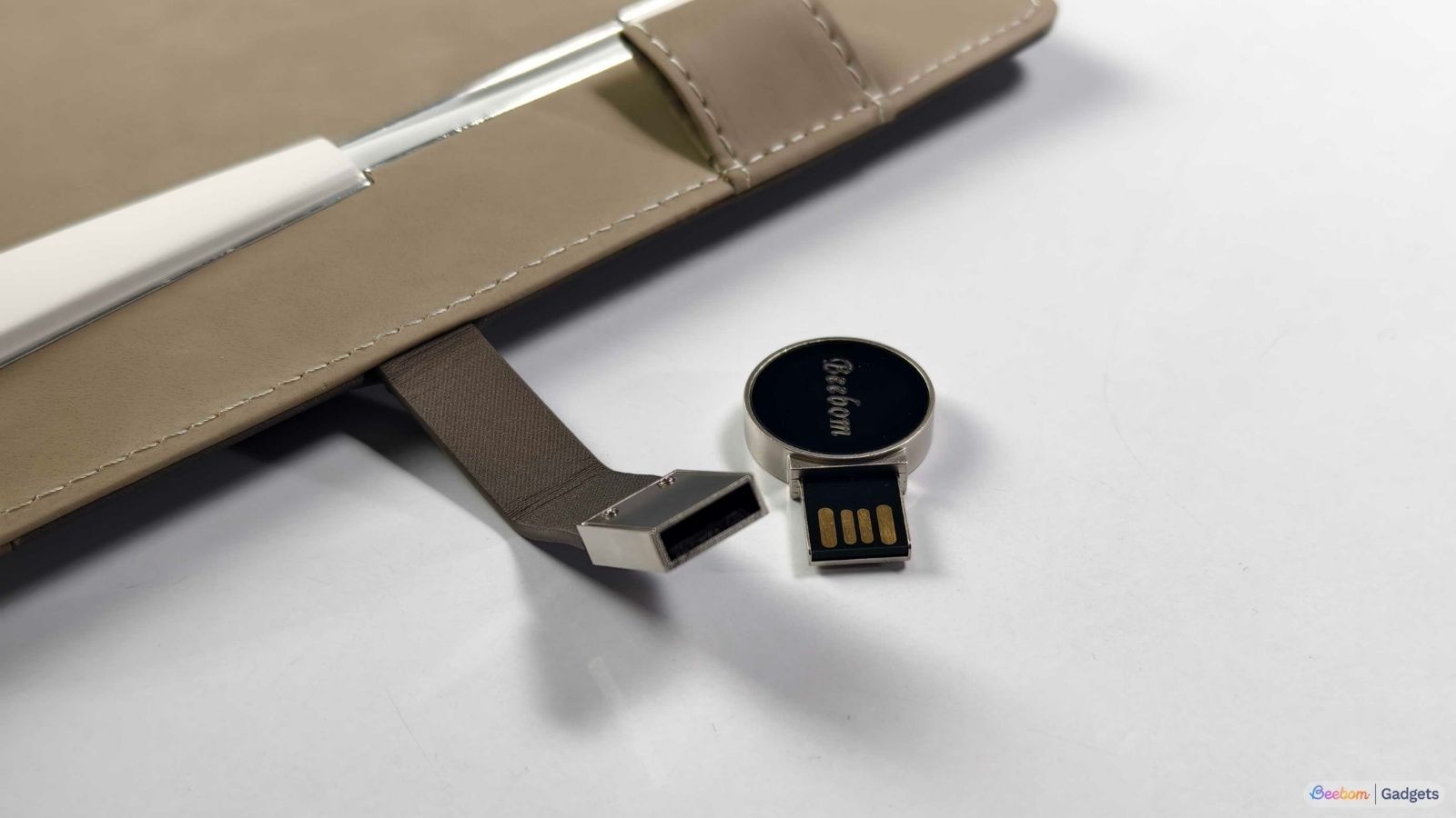 Smart Notebook detachable USB drive showcased