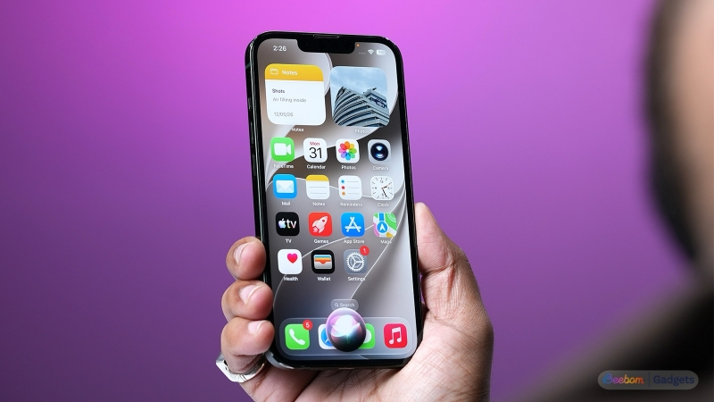 Using iPhone in hands with Siri activated