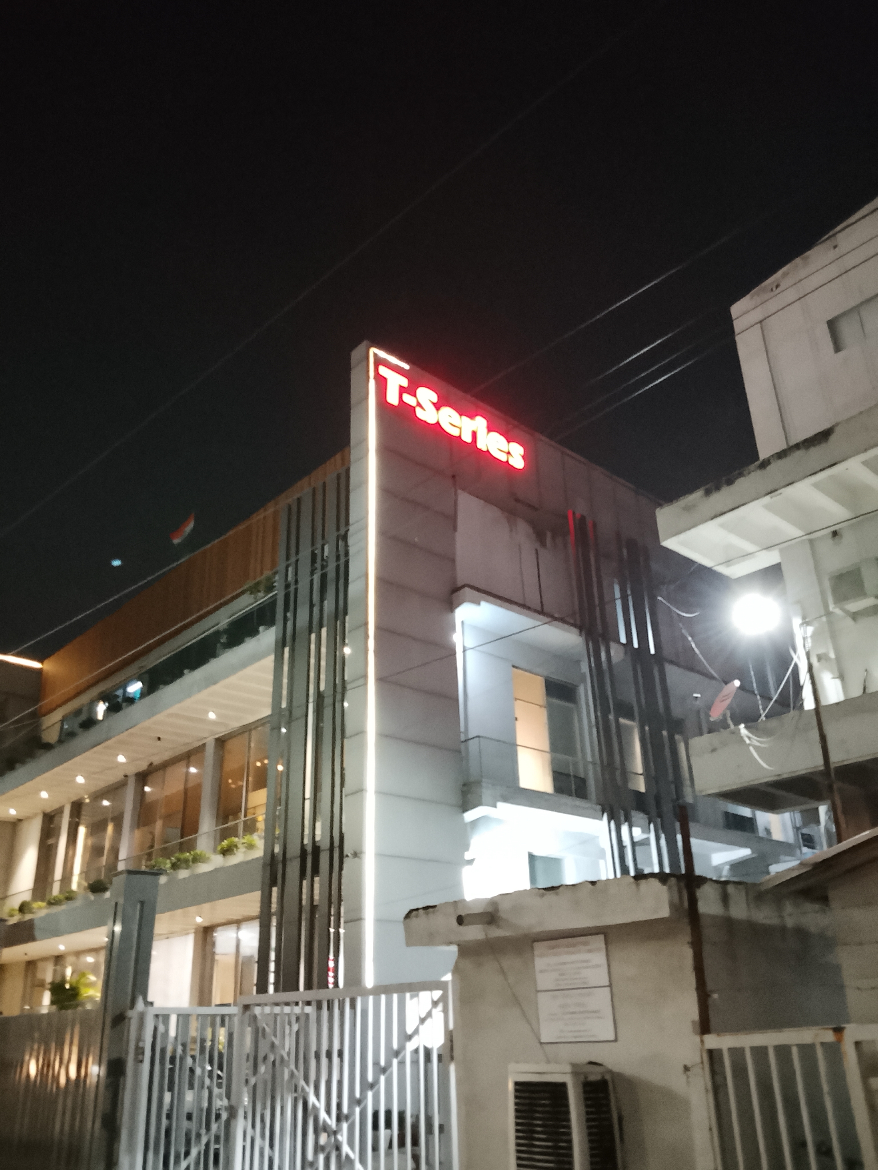 Viral V1 Pro 5G Main camera shot 7