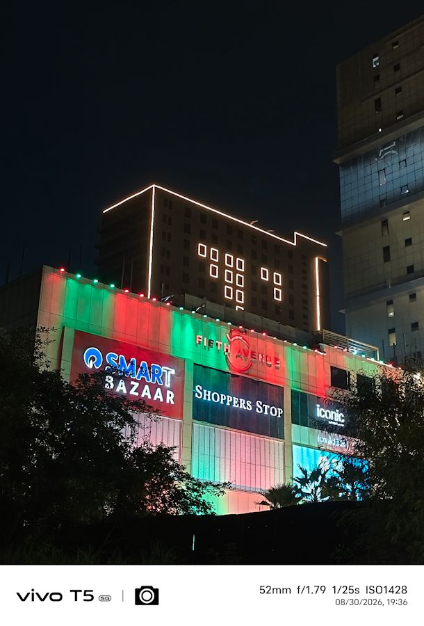Vivo T5 5G main 2x mall night shot