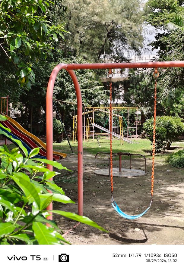 Vivo T5 5G main 2x park shot
