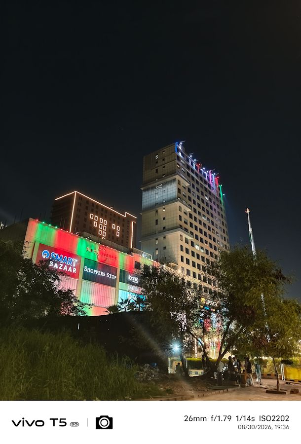 Vivo T5 5G main mall night shot