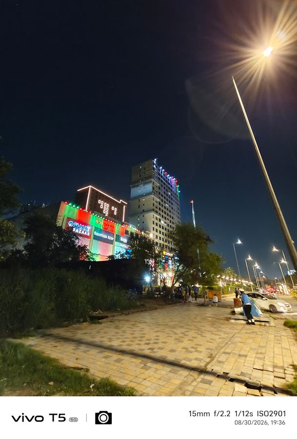 Vivo T5 5G ultrawide mall night shot