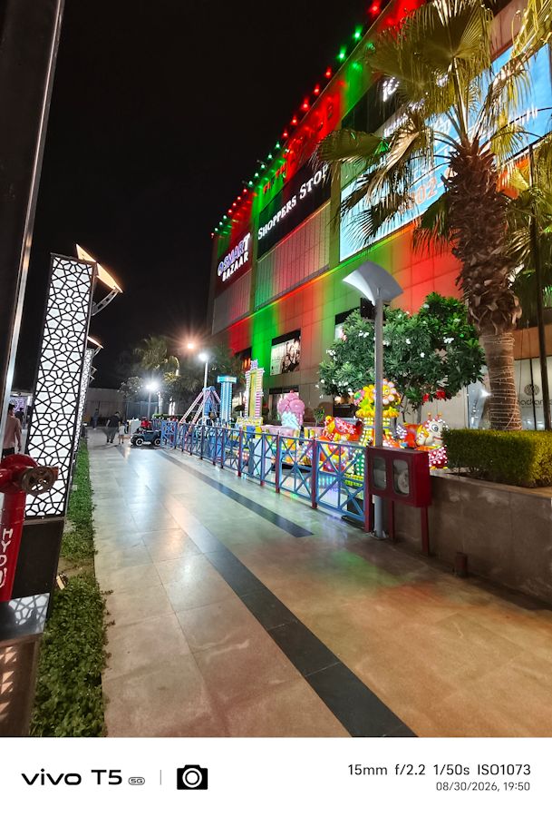 Vivo T5 5G ultrawide swing night shot