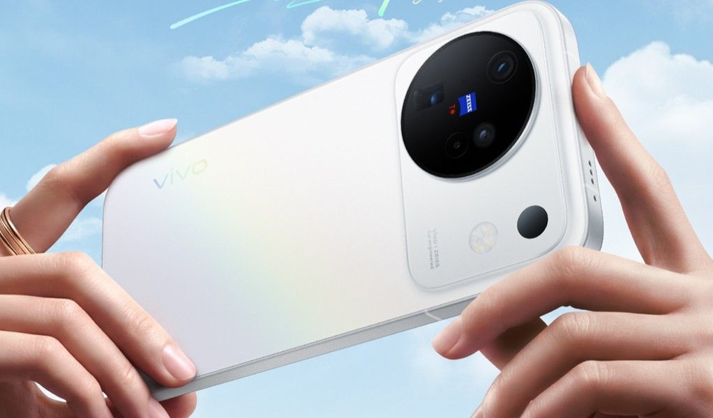 Vivo X500 in white held horizontally