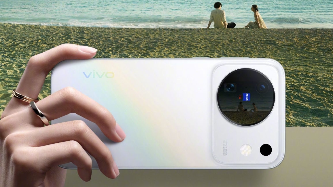 Vivo X500 official image in white colourway