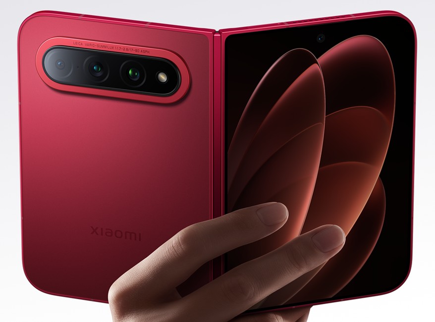 Xiaomi 18 Fold held in hand from the back in red colourway Xiaomi 18 Fold held in hand from the back in red colourway