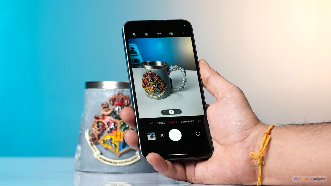 Using manual focus in Android camera app to blur image background