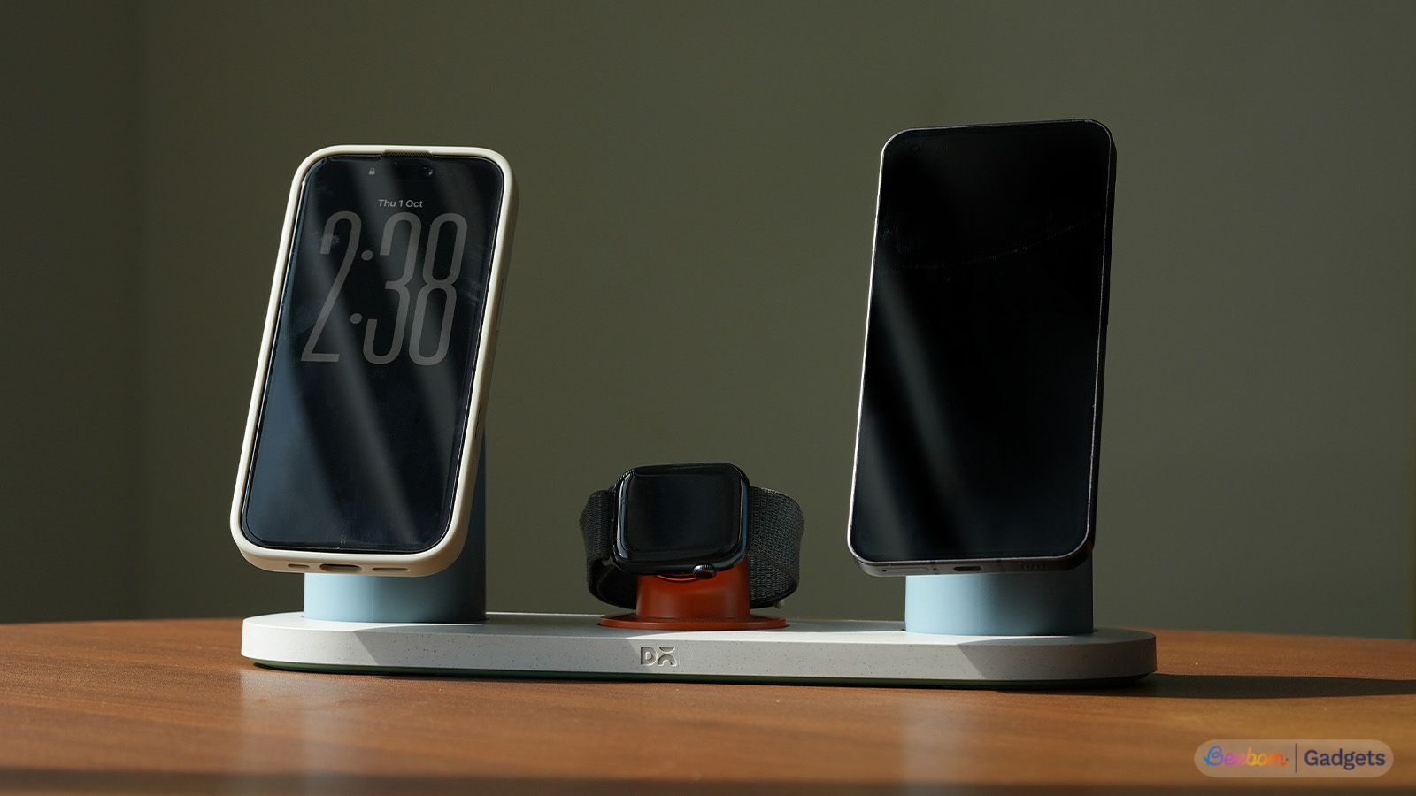 Cover image of DailyObjects 3-in-1 wireless charging dock with modules Cover image of DailyObjects 3-in-1 wireless charging dock with modules