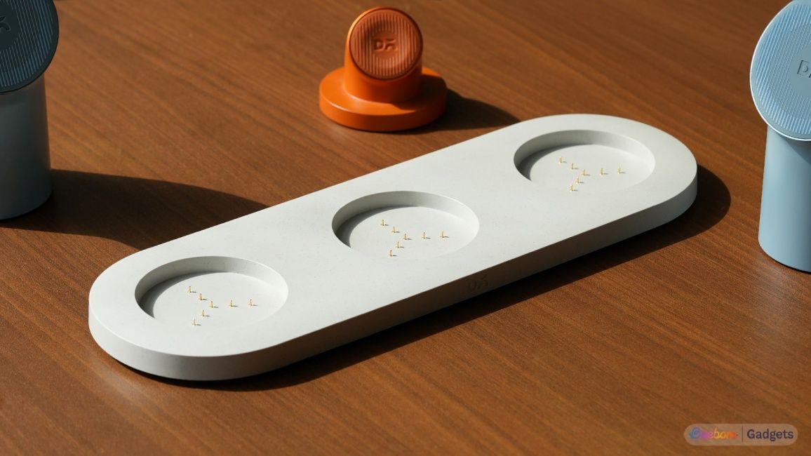 DailyObjects Node 3-in-1 wireless charging slab without modules attached DailyObjects Node 3-in-1 wireless charging slab without modules attached