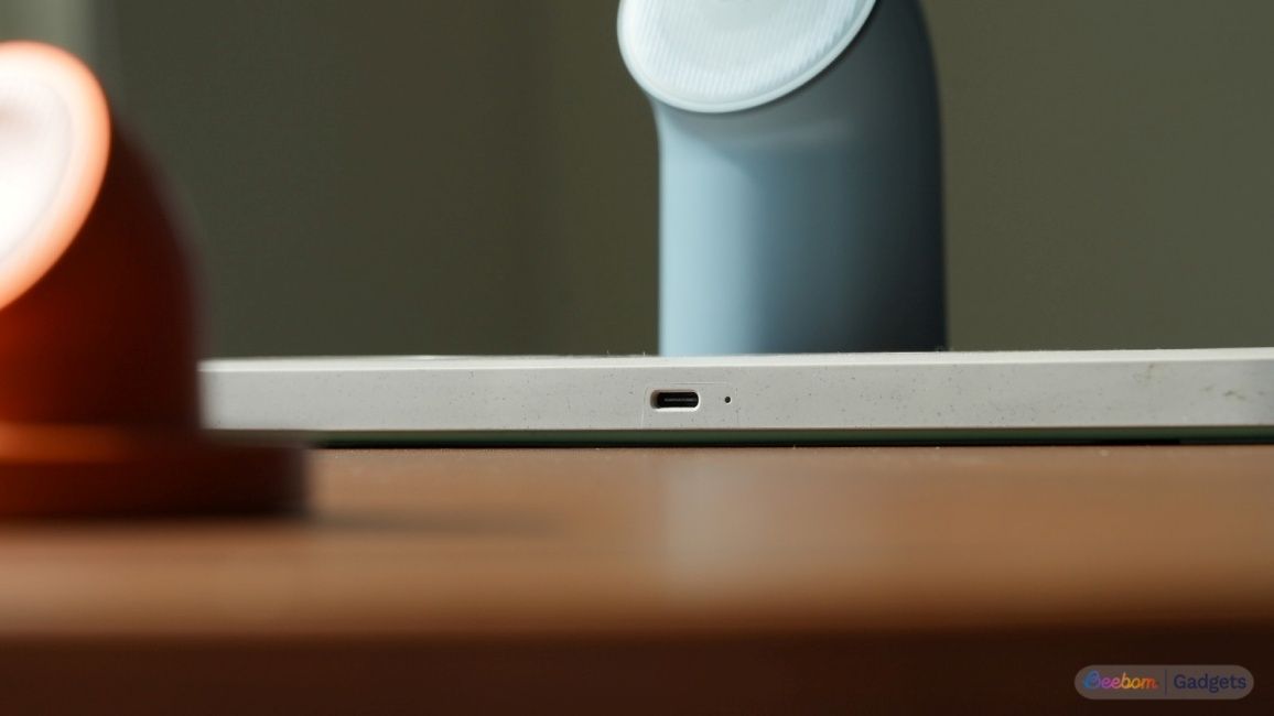 Type-C charging port on the DailyObjects 3-in-1 charging dock Type-C charging port on the DailyObjects 3-in-1 charging dock