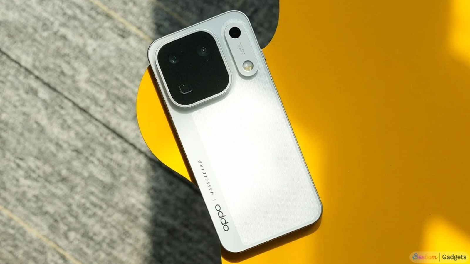 Oppo Find X10 Pro Max Launched in India with Triple 200 MP Hasselblad Cameras and Dimensity 9600 Pro Chipset thumbnail