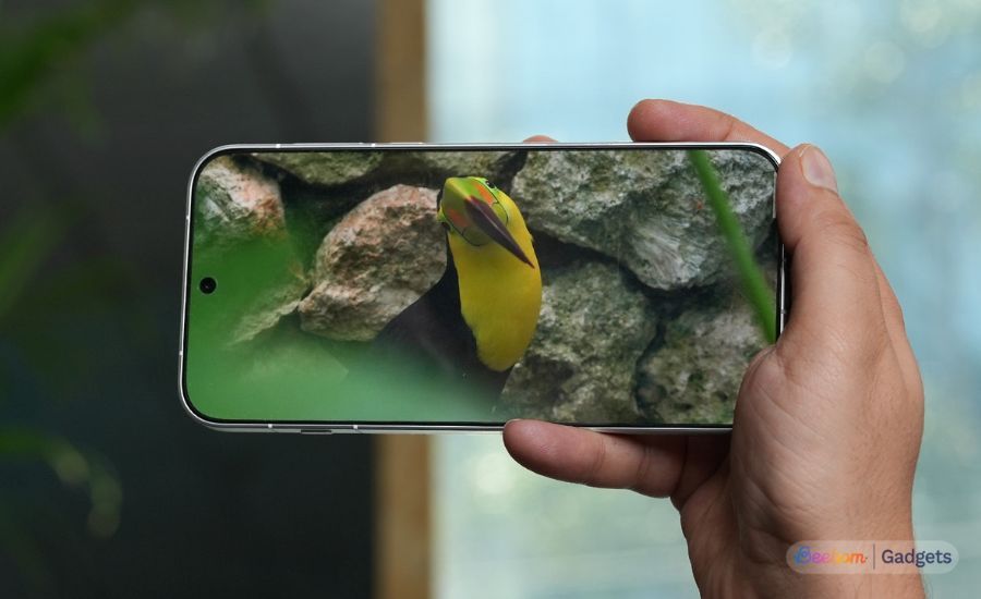Oppo Find X10 Pro Max display from the front Oppo Find X10 Pro Max display from the front