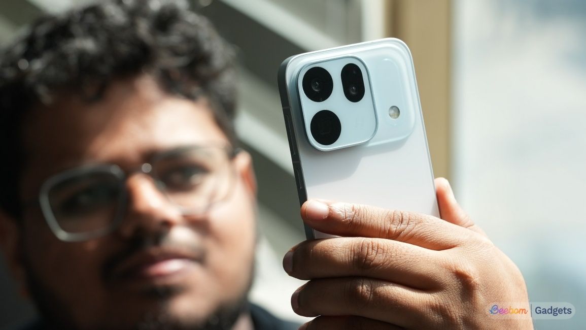 Hands-on shot of the Oppo Find X10