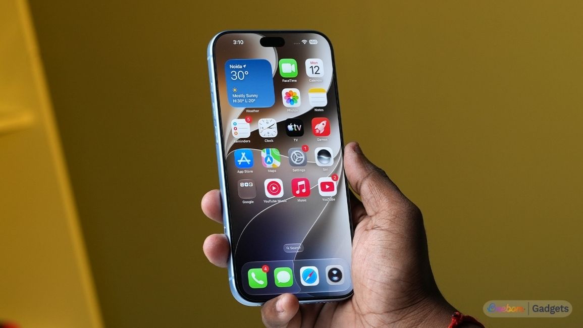 iPhone 18 Pro Max hands-on shot showing its homescreen