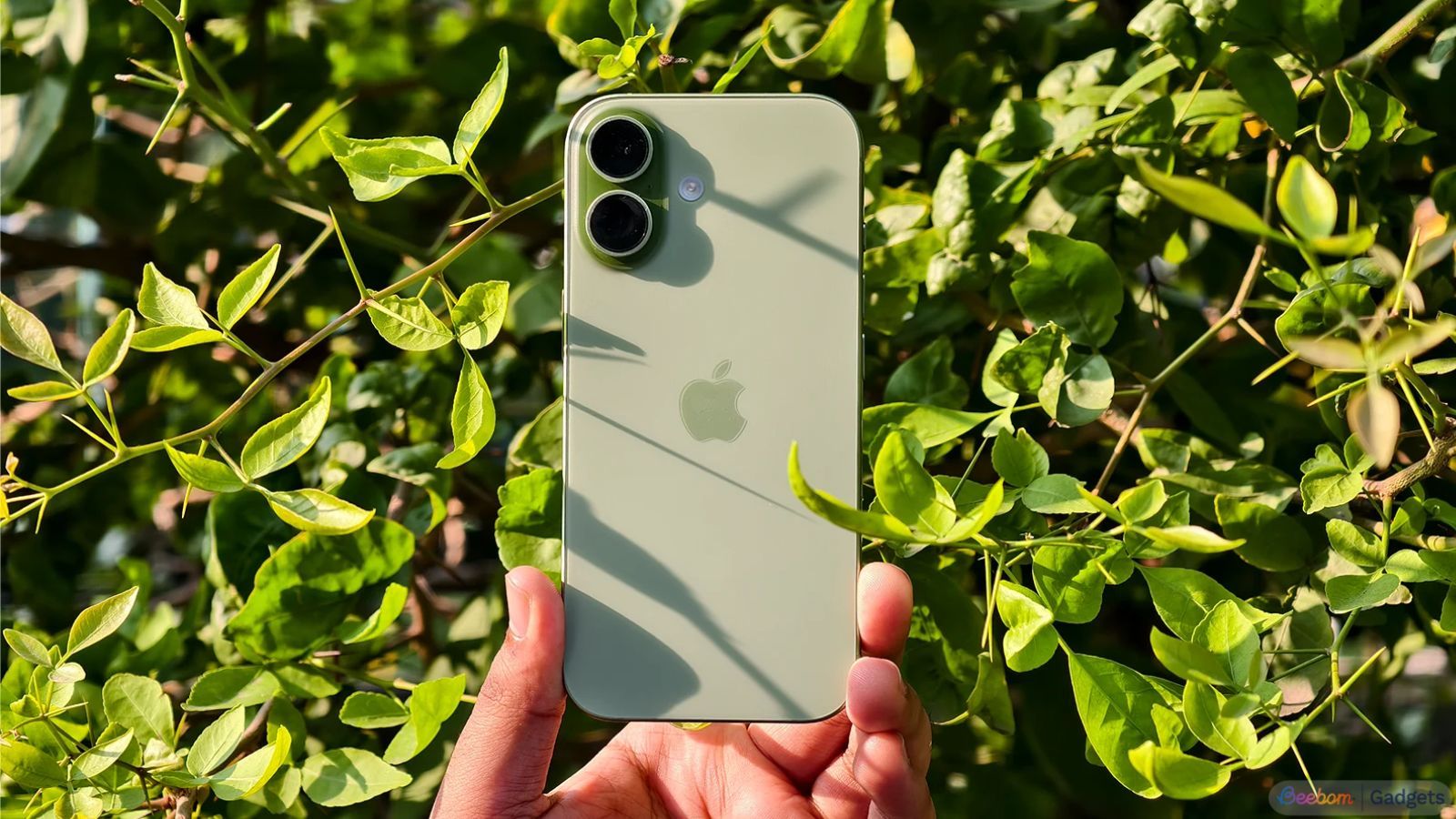 Apple iPhone 18 Dummy Unit Image Reveals a Possible New Camera Design Apple iPhone 18 Dummy Unit Image Reveals a Possible New Camera Design