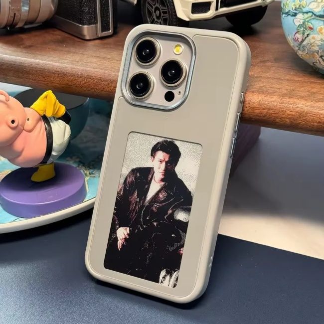 iPhone E-ink case by CaseKart with photo on the back display