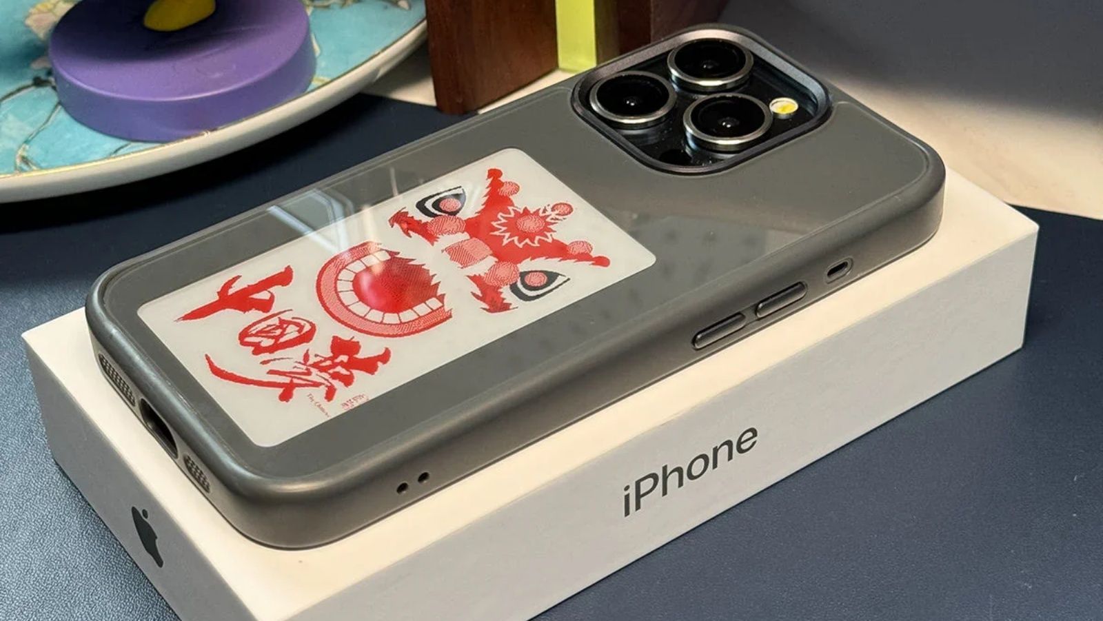 Cover image of E-ink case by CaseKart on an iPhone with a red Japanese design on display
