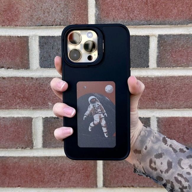 Scenic wallpaper on the back of iPhone with E-ink case by CaseKart