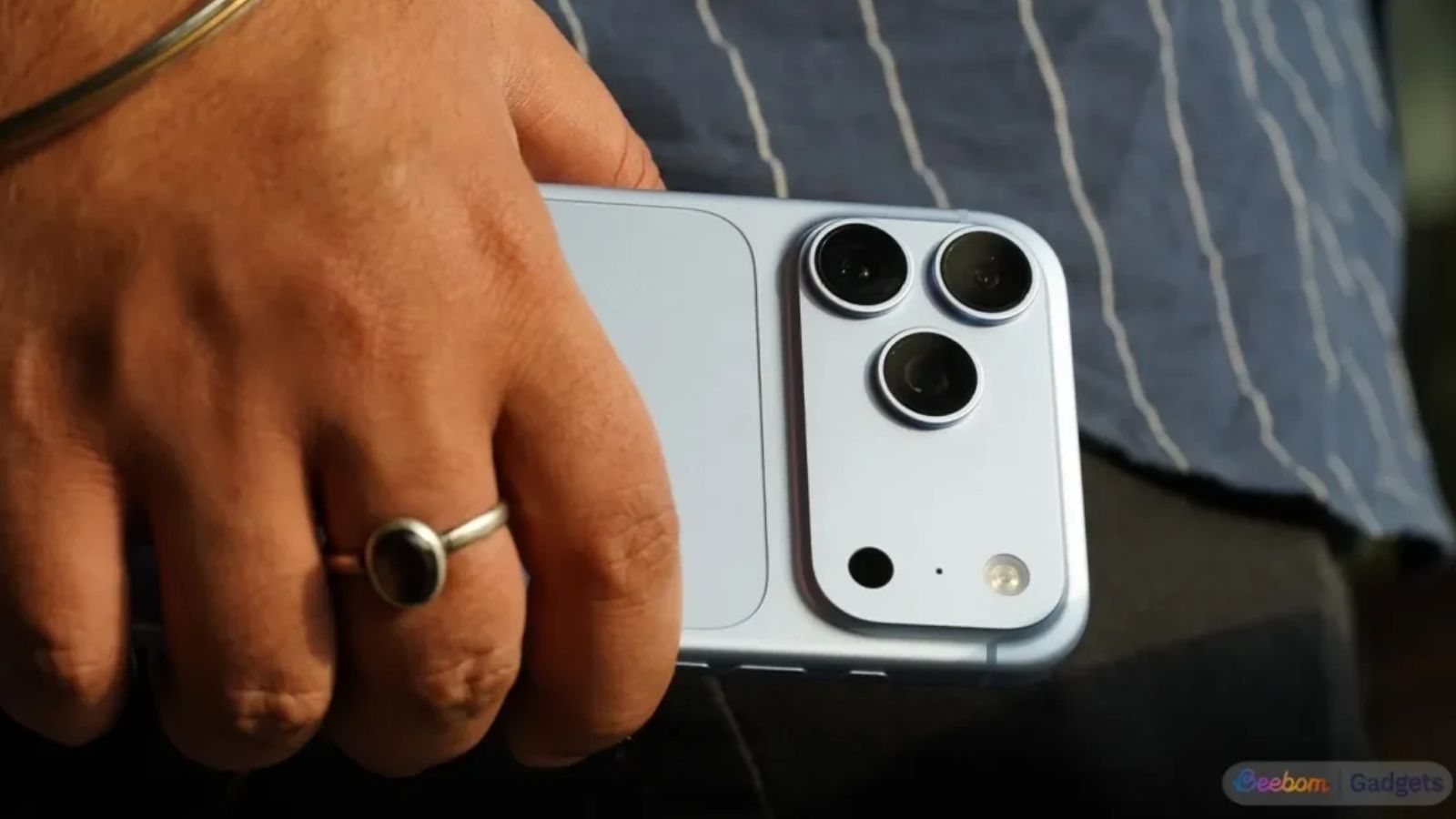 iPhone 18 Pro Max in hand
