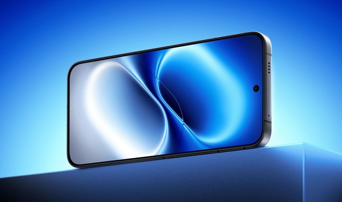 iQOO Neo 12 from the front with screen turned on iQOO Neo 12 from the front with screen turned on