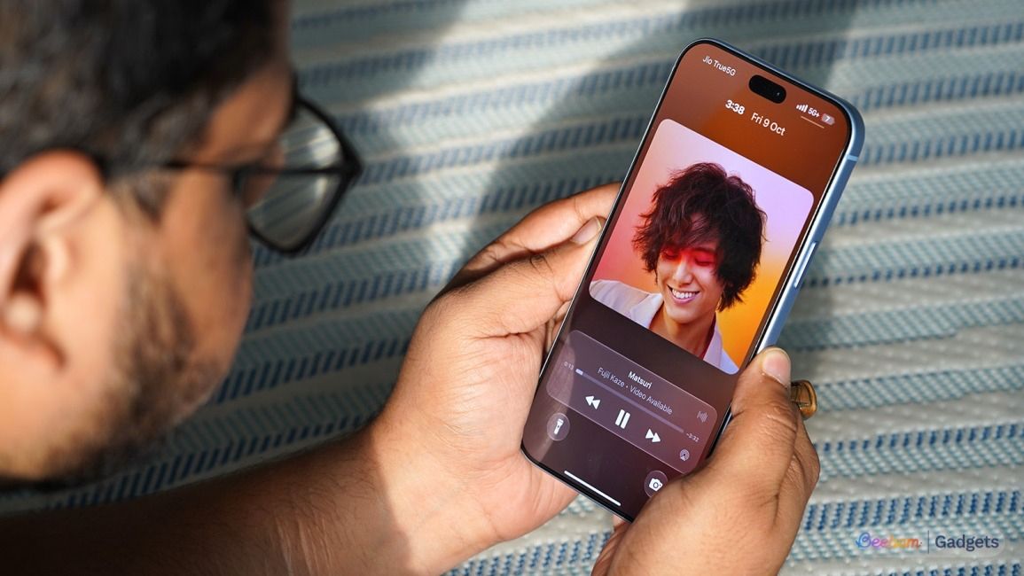 Listening to music on the iPhone 18 Pro Max