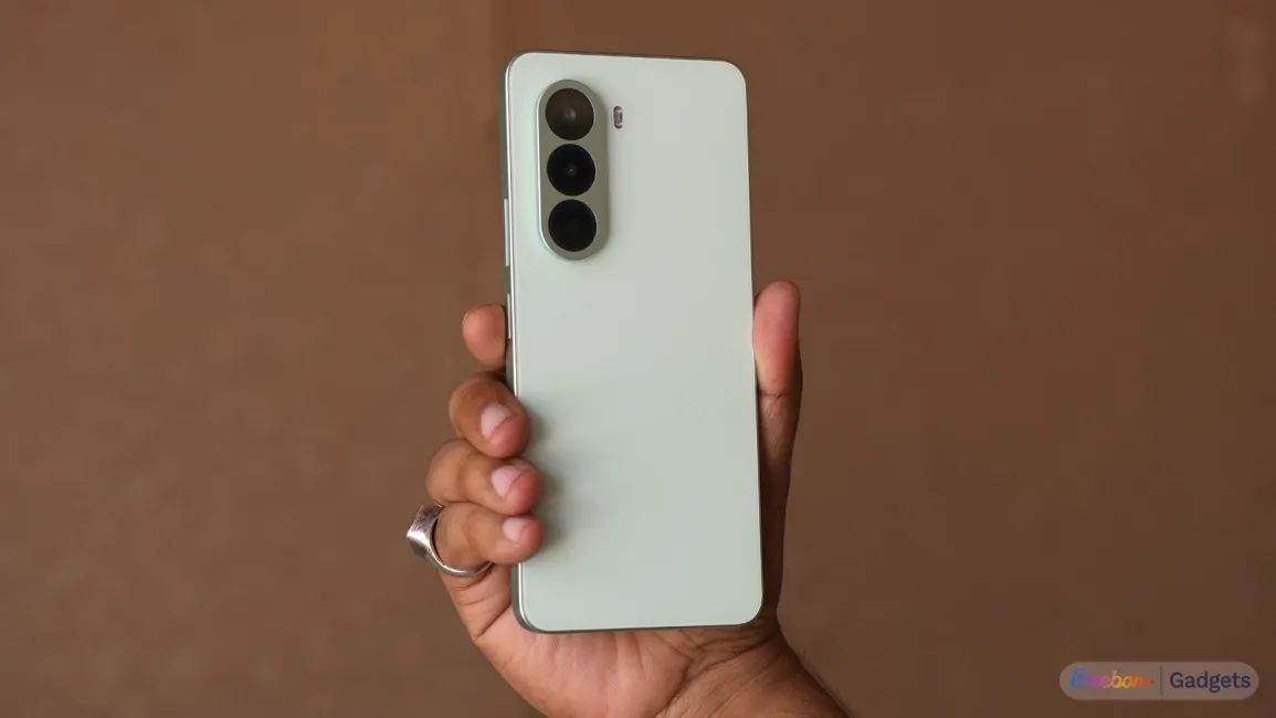 OnePlus Nord CE 6 Lite in hand back design showcased OnePlus Nord CE 6 Lite in hand back design showcased