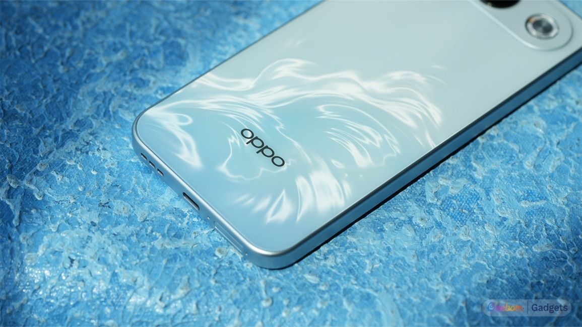 Oppo F35 focus on the pattern on the back