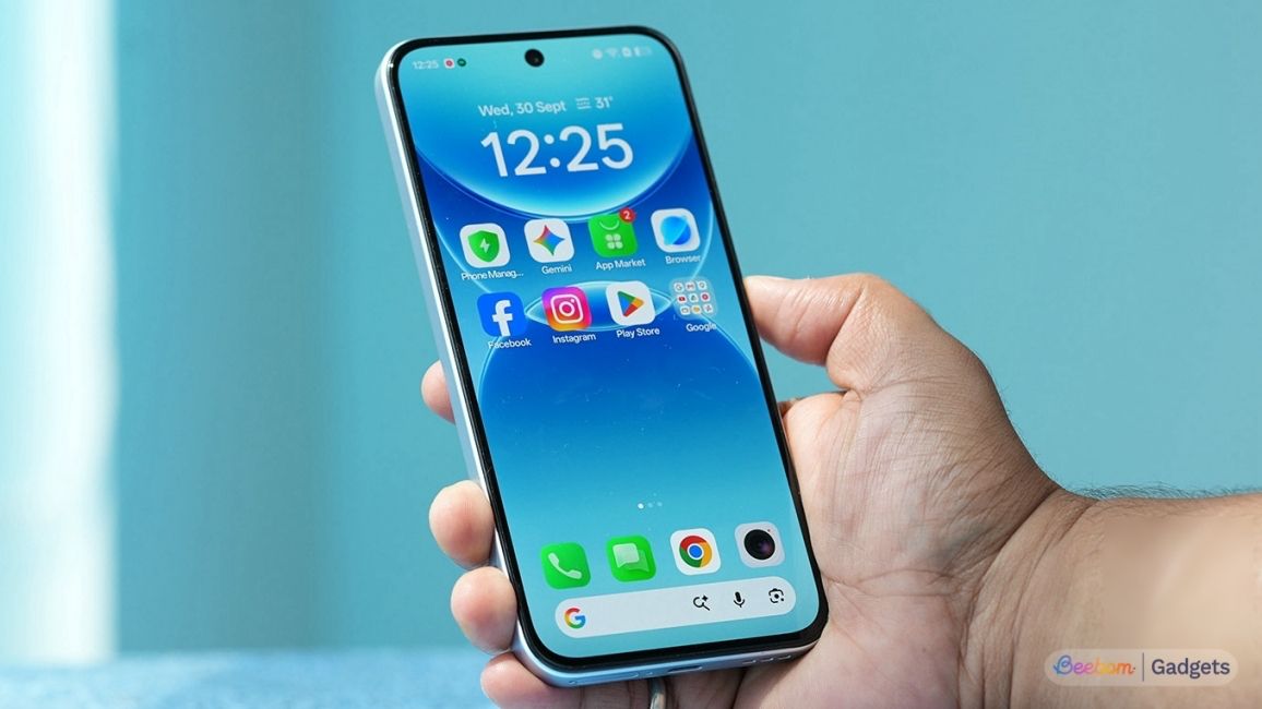 Oppo F35 home screen showcase