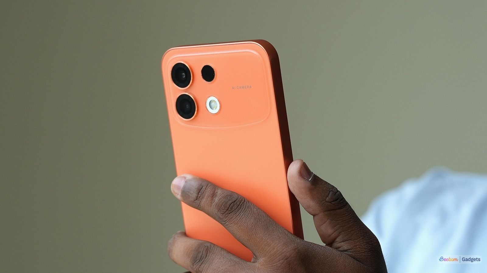 Oppo F35 Pro close up at the cameras