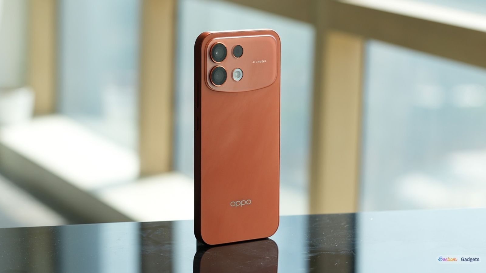 Oppo F35 Pro design showcased from the side