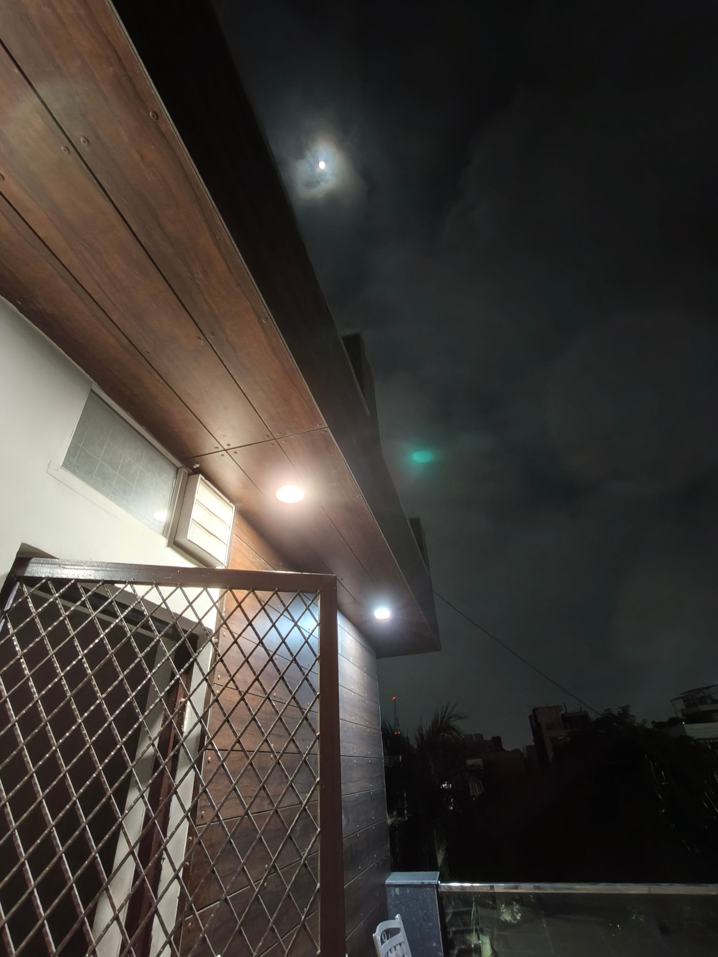 Oppo F35 Pro ultrawide shot night lights and moon