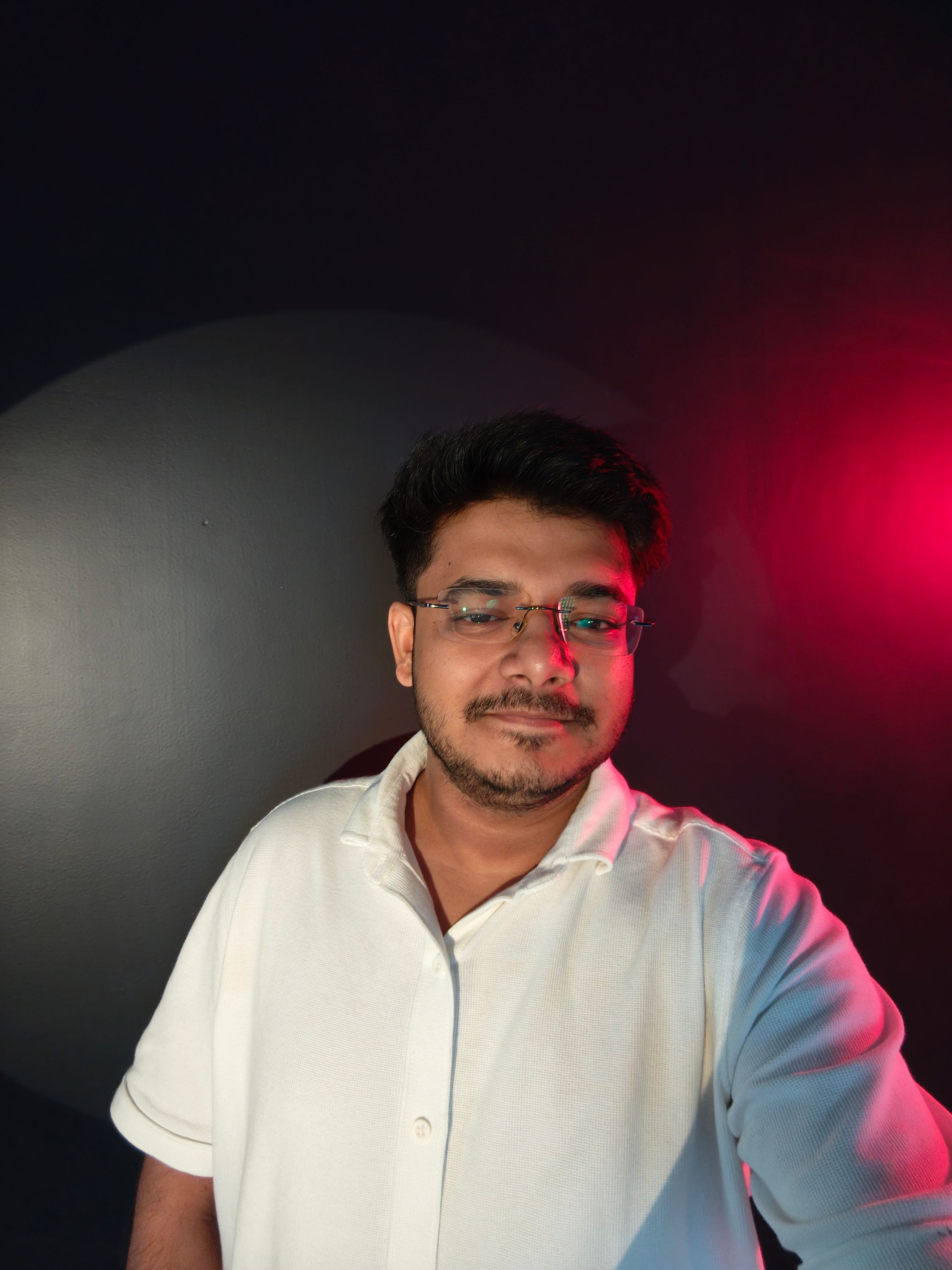 Oppo F35 Pro ultrawide selfie camera in indoor lighting