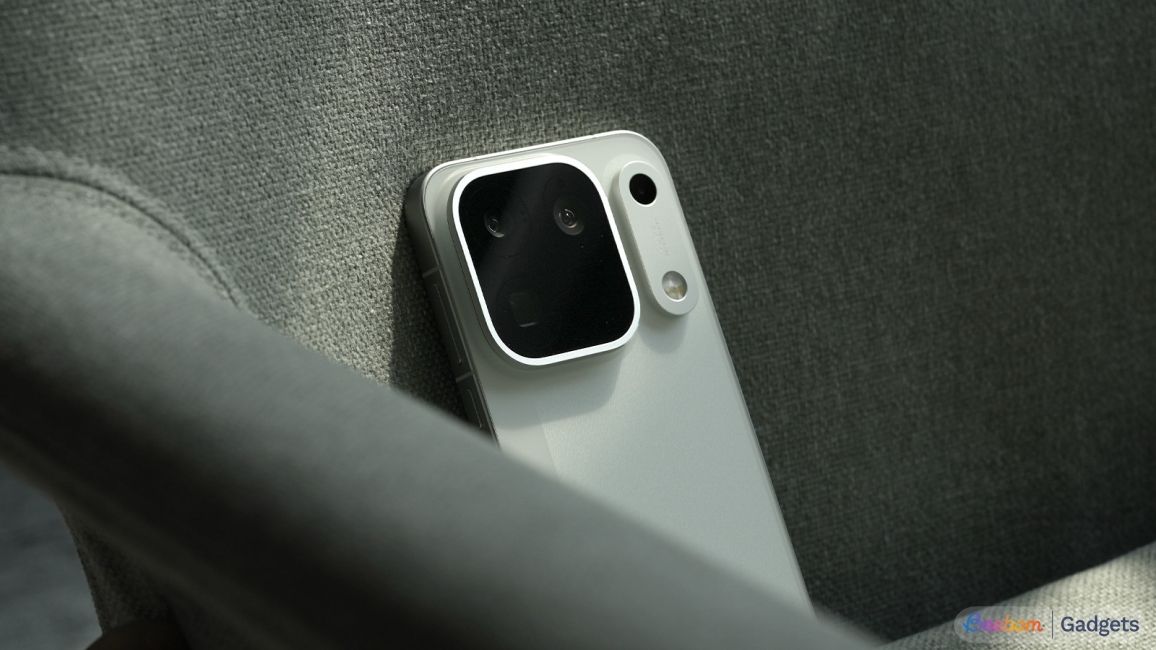 close-up shot of Oppo Find X10 Pro Max camera module close-up shot of Oppo Find X10 Pro Max camera module
