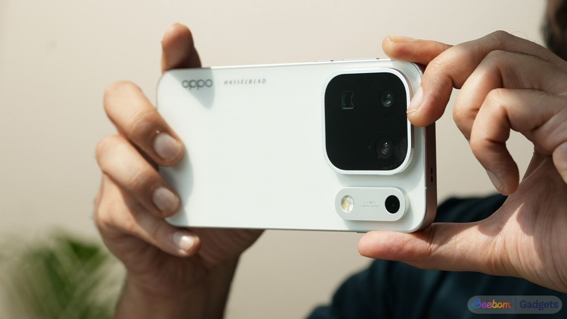 close-up shot of a person interacting with Oppo Find X10 Pro Max camera close-up shot of a person interacting with Oppo Find X10 Pro Max camera