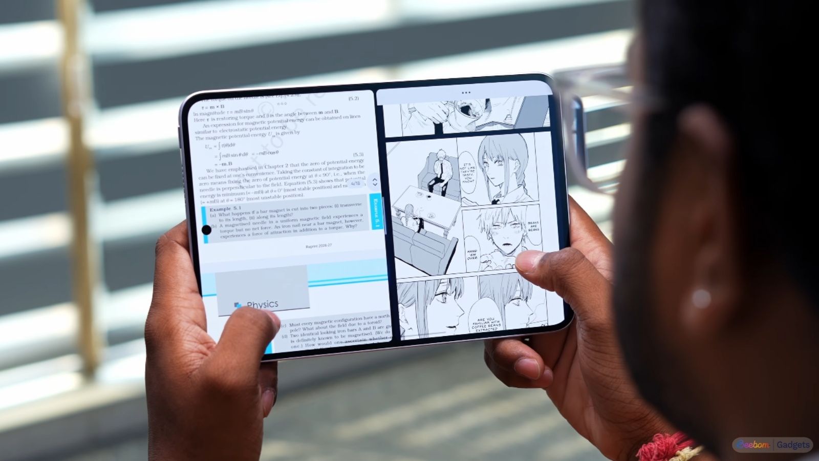 Oppo Pad Mini reading manga