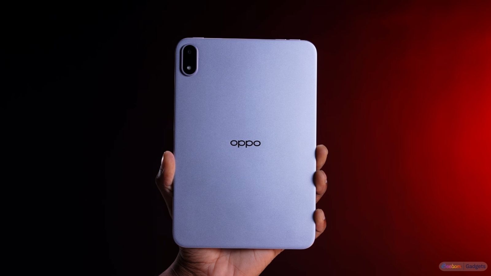 Oppo Pad Mini one handed usage showcased