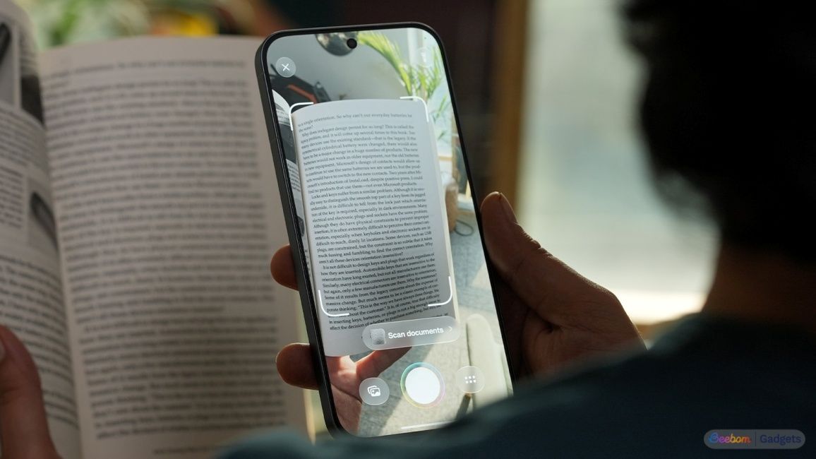 Using OSee feature on ColorOS 17 to scan the pages of a book
